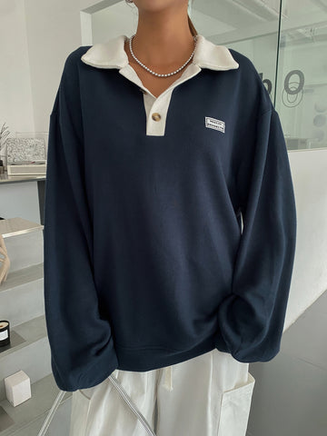 Sudadera de cuello polo con diseño de parche de letra de hombros caídos