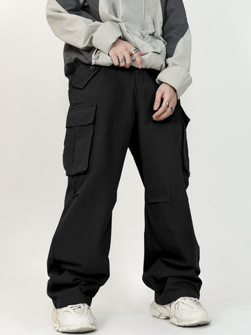 Pantalon cargo con bolsillo lateral con solapa