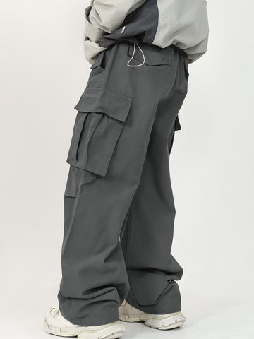 Pantalon cargo con bolsillo lateral con solapa