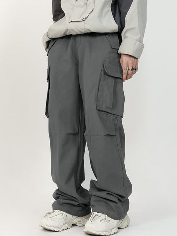 Pantalon cargo con bolsillo lateral con solapa