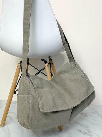 Bolso hobo minimalista con solapa