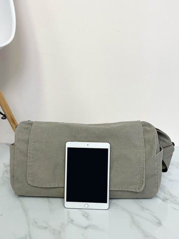 Bolso hobo minimalista con solapa