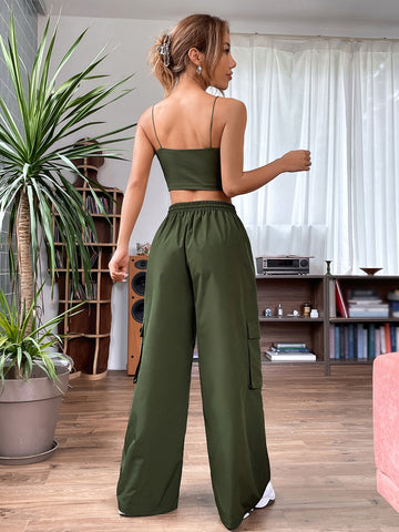 Top de tirantes con diseño de parche de letra & Pantalones cargo de cintura con cordón