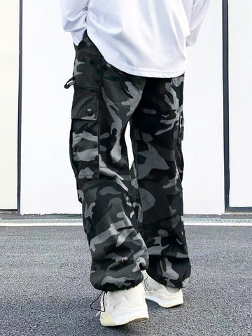 Pantalones cargo con estampado de camuflaje con bolsillo lateral con solapa de cintura con cordón