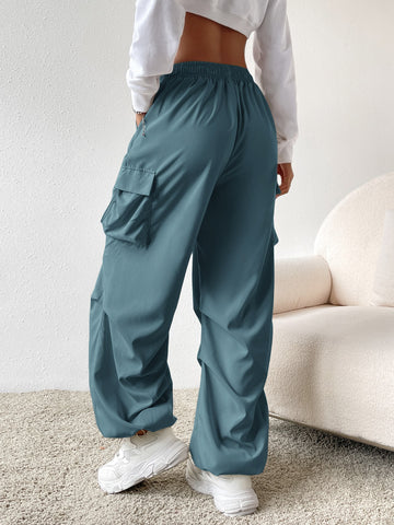 Pantalones con bolsillo lateral con solapa de cintura con cordón paracaídas