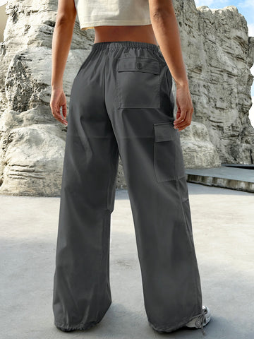 Pantalones cargo con bolsillo lateral con solapa de cintura con cordón paracaídas