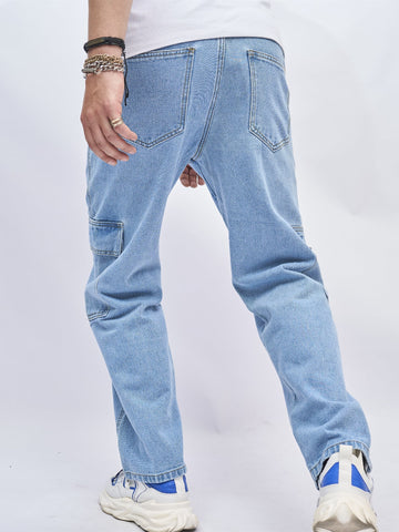 Jeans cargo con bolsillo lateral con solapa