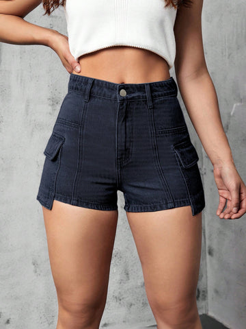 Shorts en mezclilla con bolsillo lateral con solapa cargo