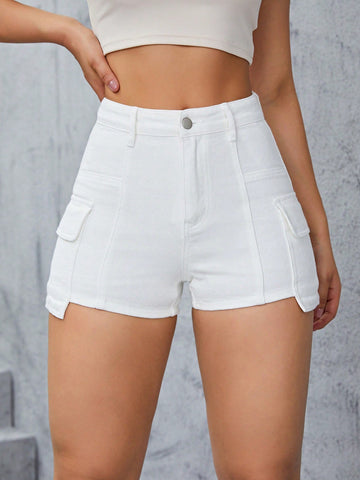 Shorts en mezclilla con bolsillo lateral con solapa cargo