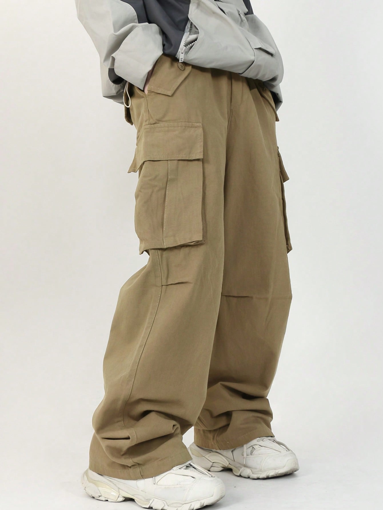 Shorts con bolsillo lateral con solapa de cintura con cordón cargo