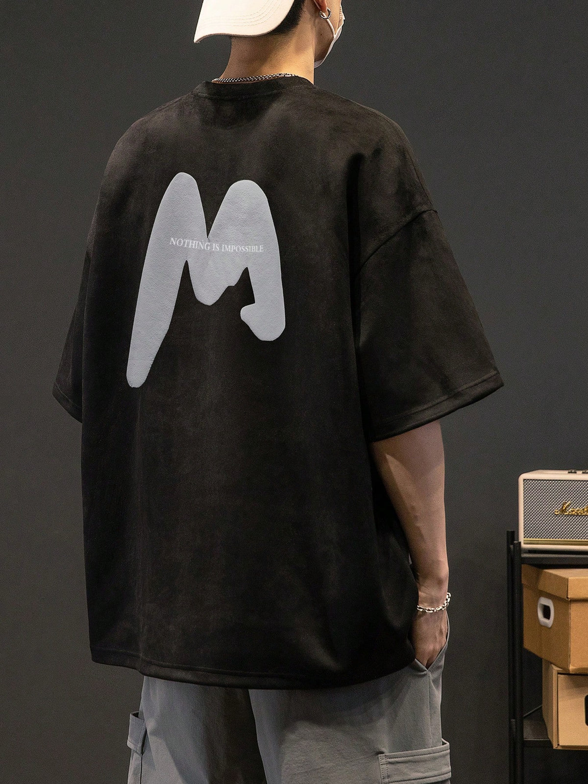 Camiseta de hombros caídos con estampado de letra