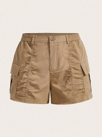 Shorts con bolsillo lateral con solapa bajo crudo cargo