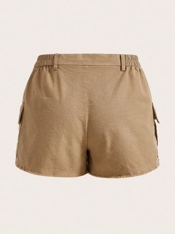 Shorts con bolsillo lateral con solapa bajo crudo cargo