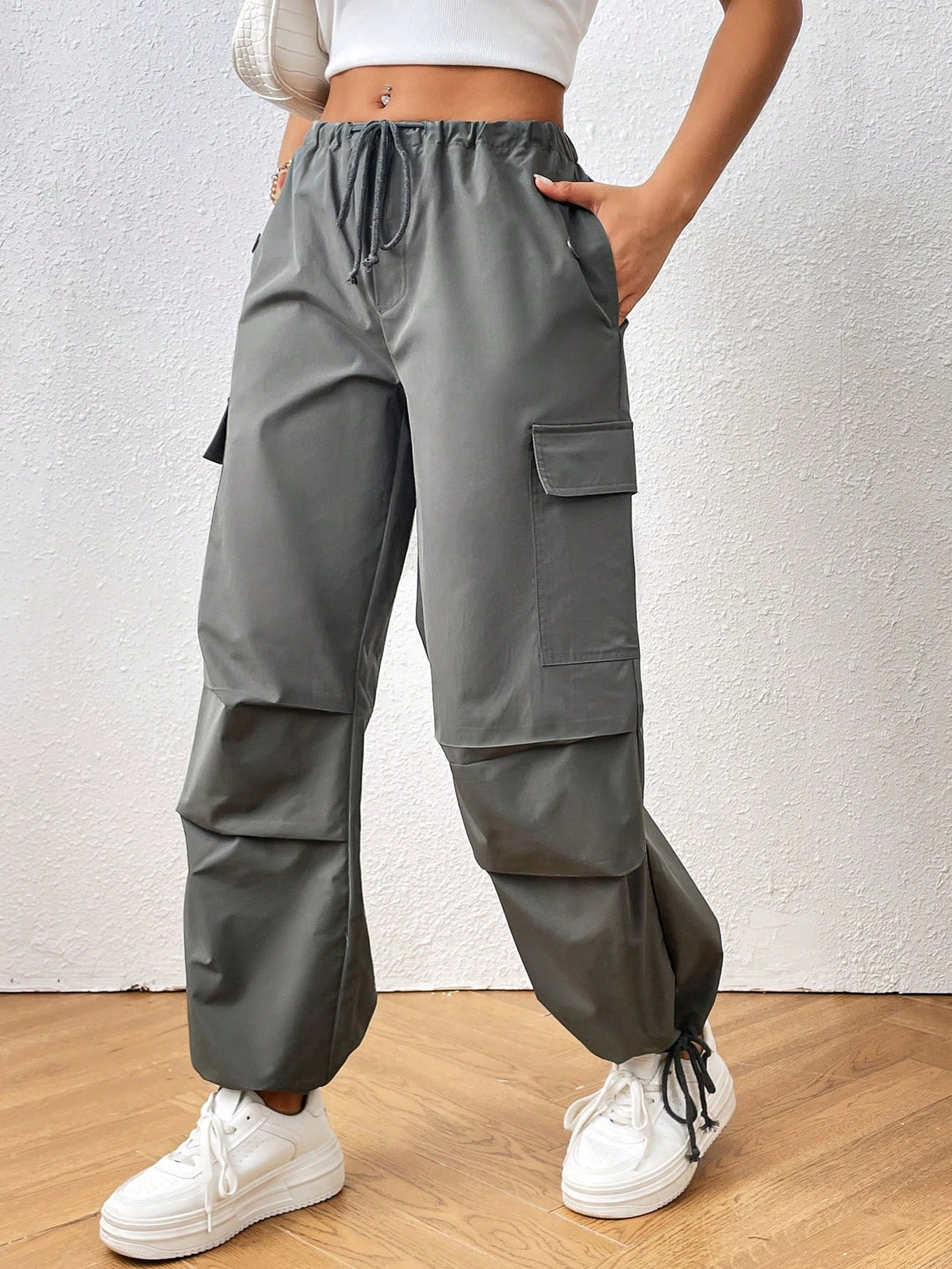 Pantalones cargo de cintura con cordón con bolsillo lateral con solapa paracaídas