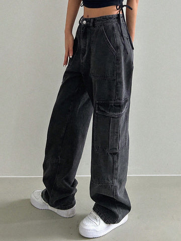 Jeans cargo con bolsillo lateral con solapa