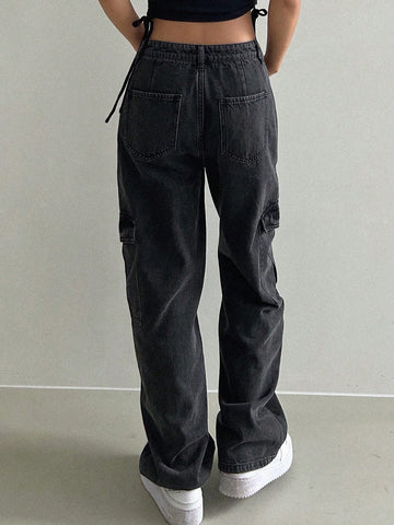 Jeans cargo con bolsillo lateral con solapa