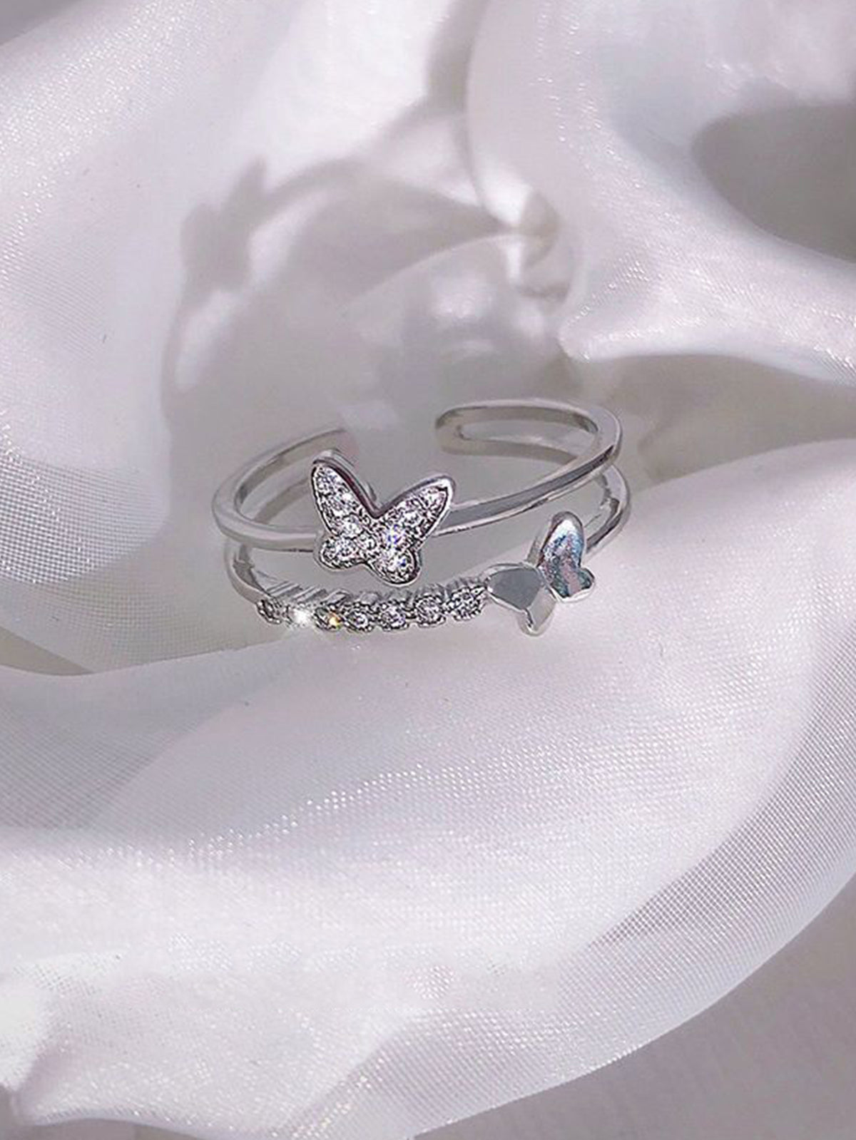 Anillo con diseño de mariposa