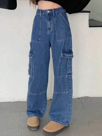 Jeans cargo con bolsillo lateral con solapa