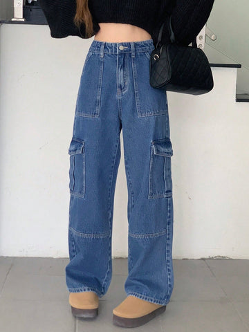 Jeans cargo con bolsillo lateral con solapa